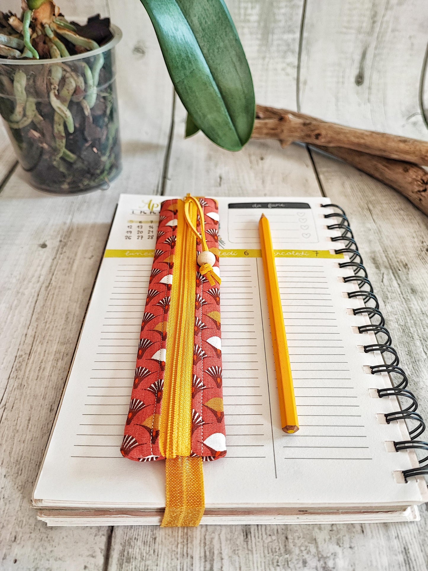 ASTUCCIO CON ELASTICO PER AGENDA | 6x17 cm, Fantasia Mostarda - Marsala