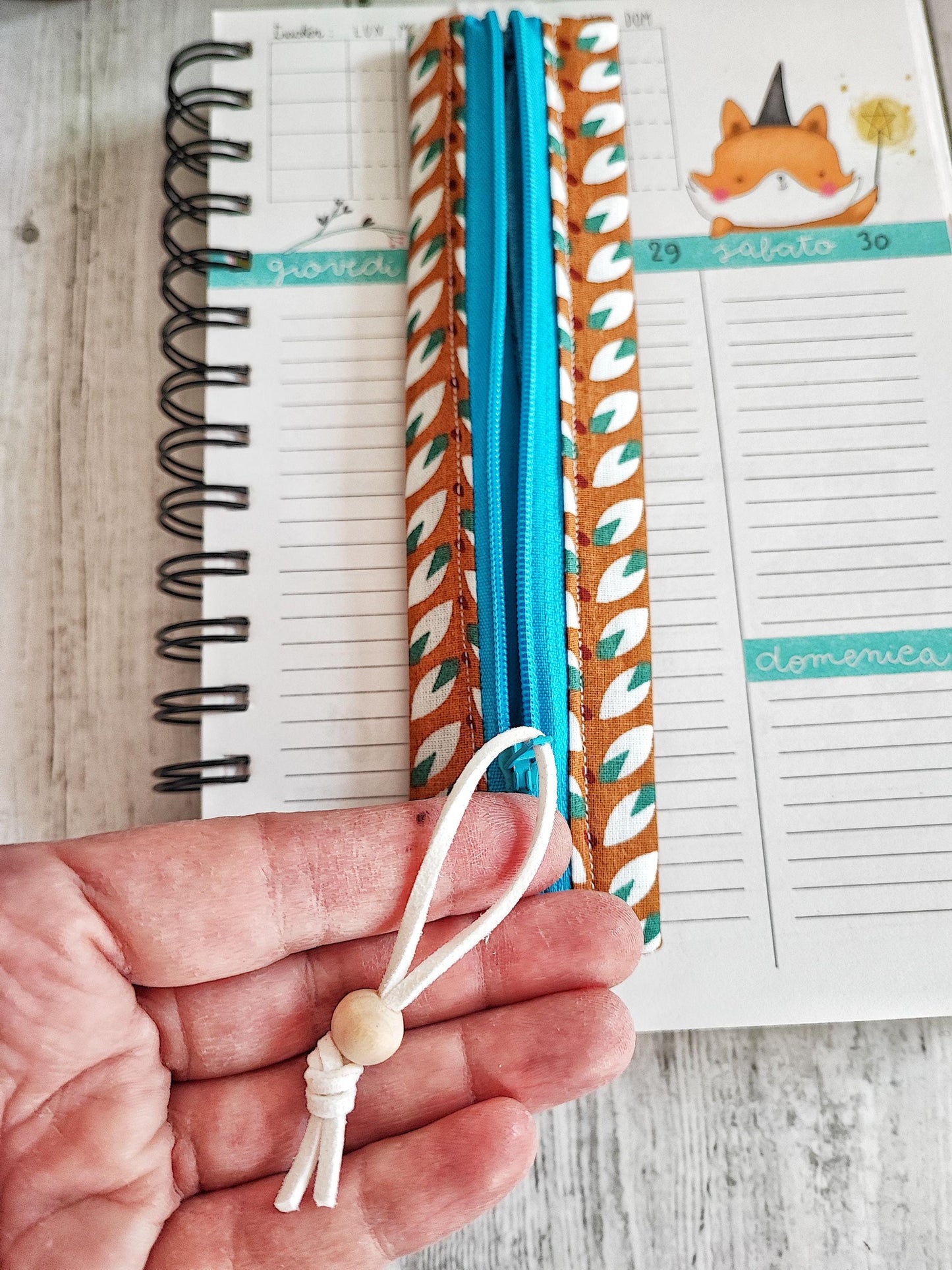 ASTUCCIO CON ELASTICO PER AGENDA | 6x17 cm, Fantasia Moscata - azzurro