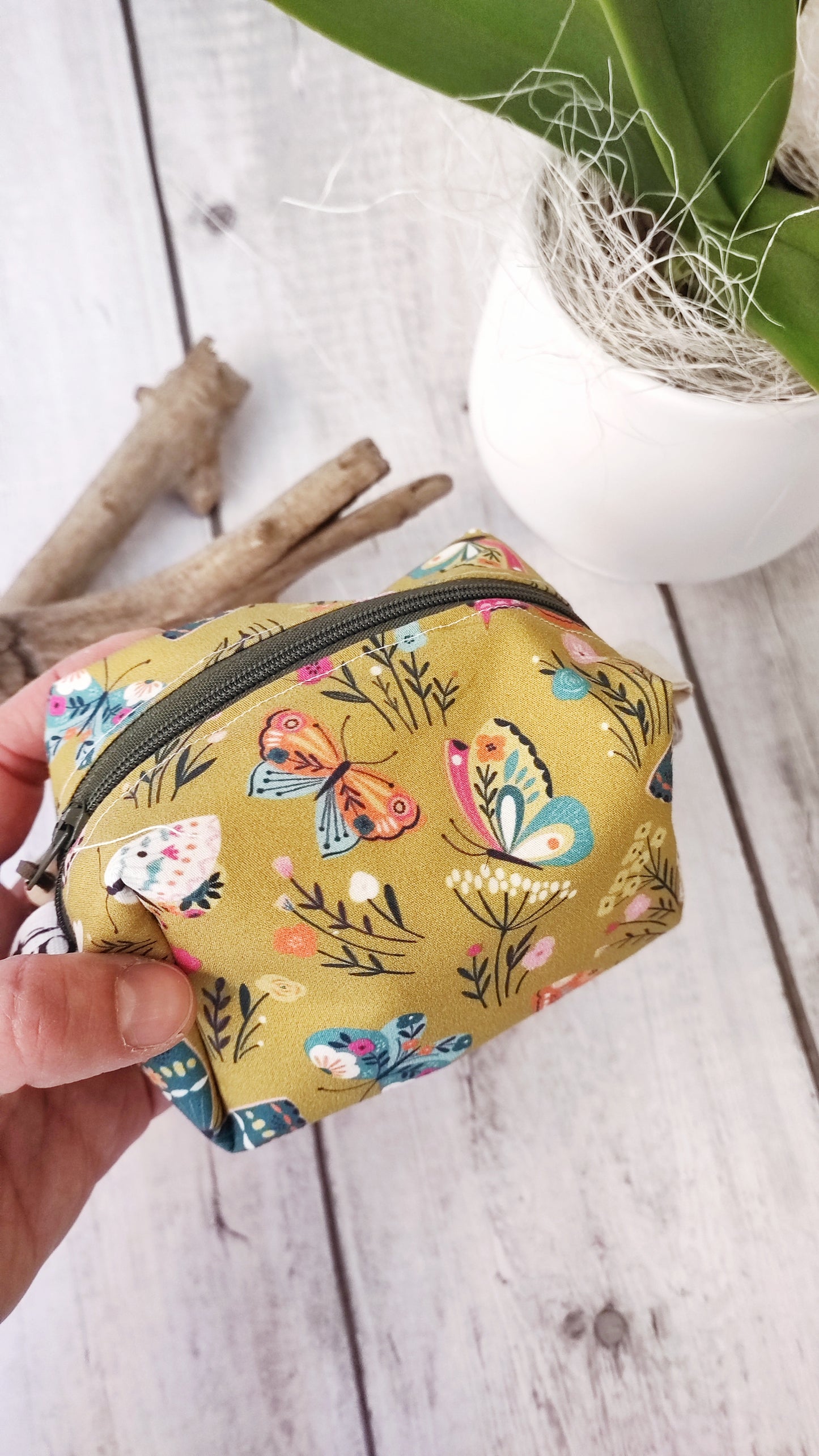 BEAUTY CASE | Farfalle e fiori