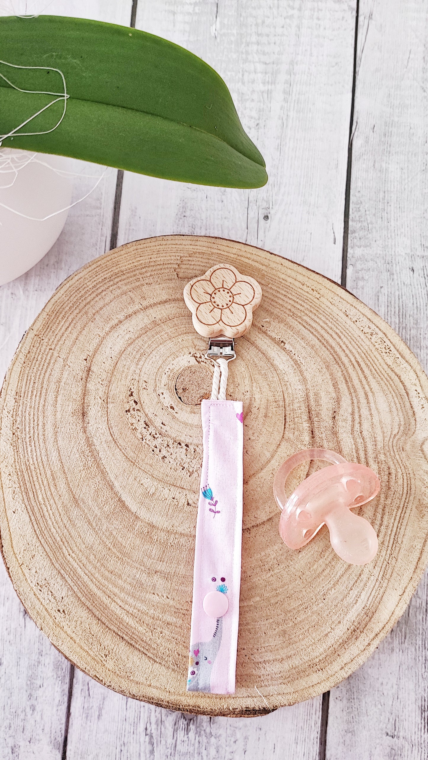 PORTA CIUCCIO | clip in legno naturale, catenella in tessuto di cotone con bottoncino automatico.