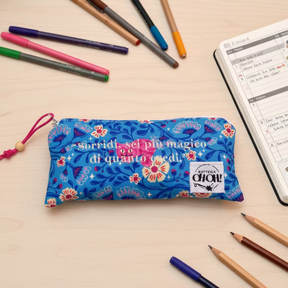 ASTUCCIO POCKET CASE con frase ricamata | "Sorridi, sei più magico di quanto credi"