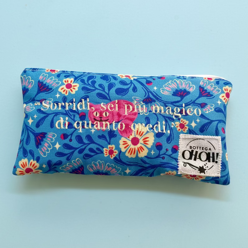 ASTUCCIO POCKET CASE con frase ricamata | "Sorridi, sei più magico di quanto credi"