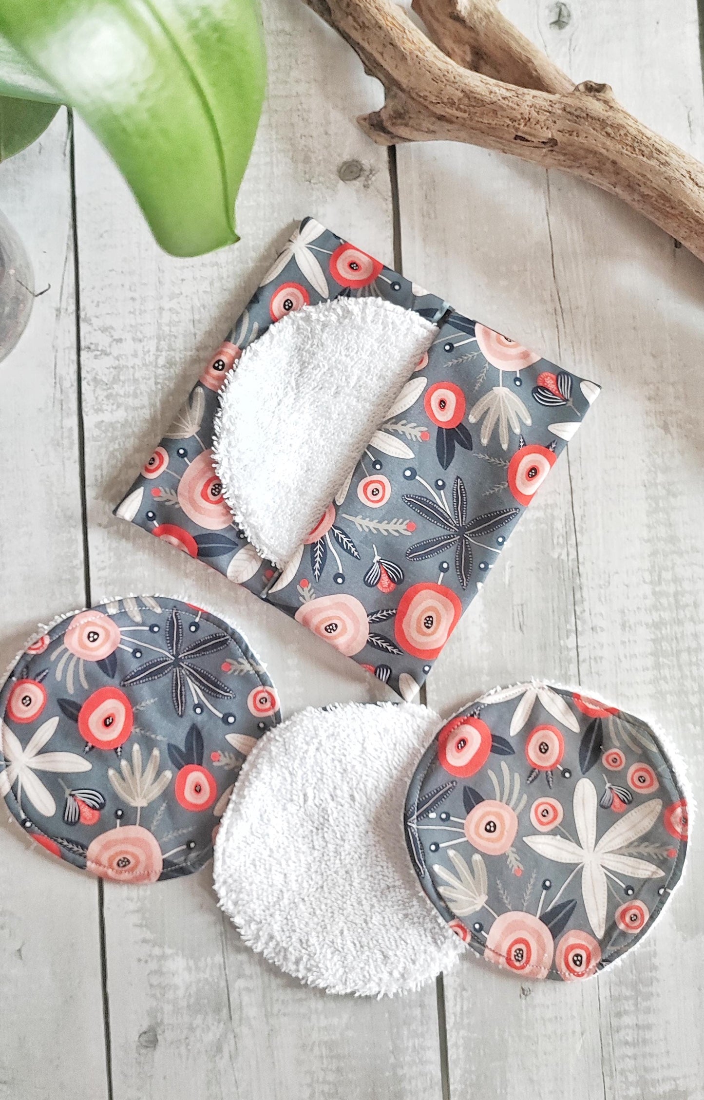 ASTUCCIO con 4 PADS STRUCCANTI  "Blu notte con fiori"