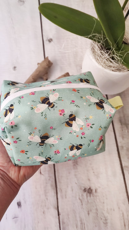 BEAUTY CASE | Api in fiore