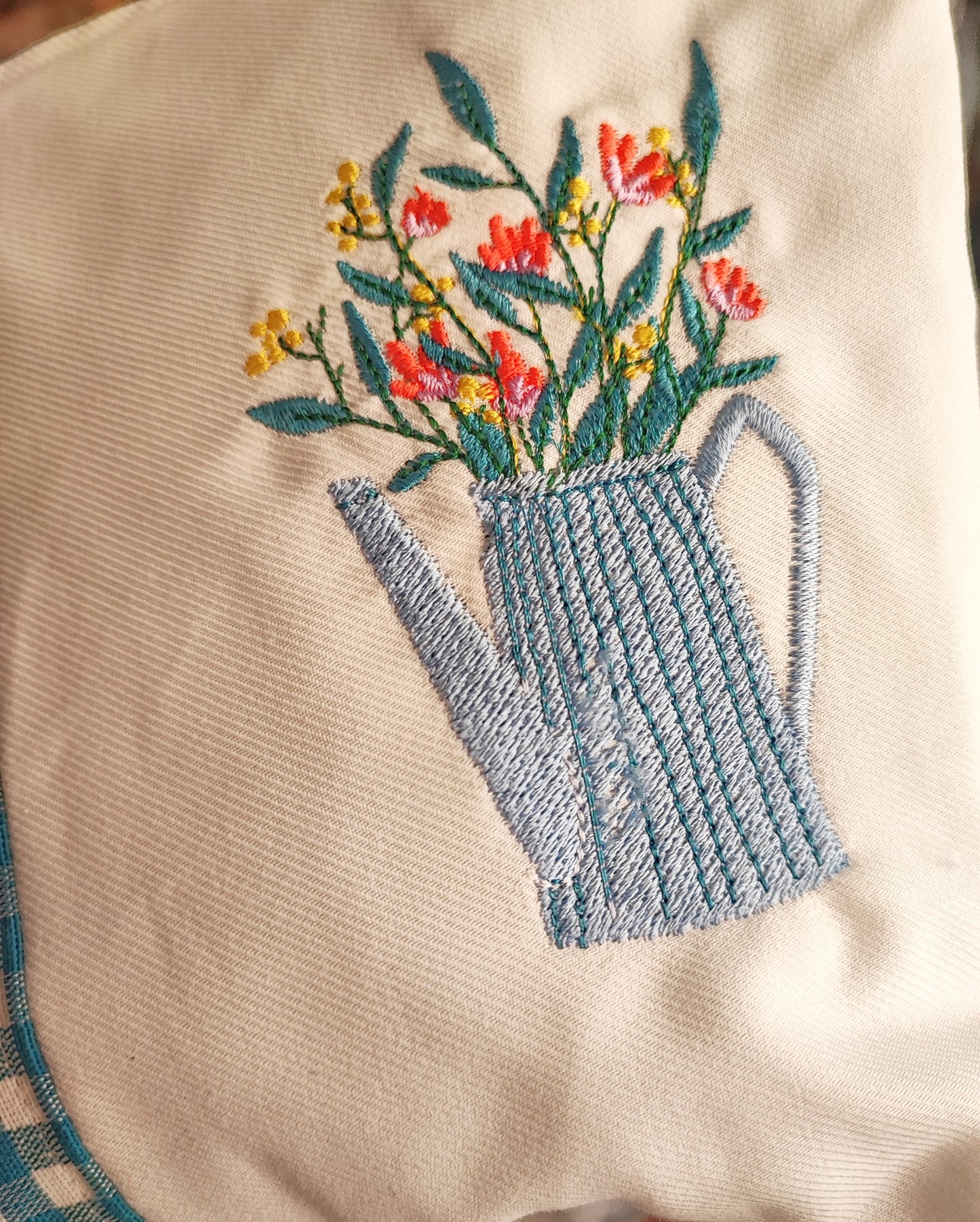 BEAUTY RICAMATO CON ANNAFFIATOIO FIORITO | Pochette in cotone fatta a mano