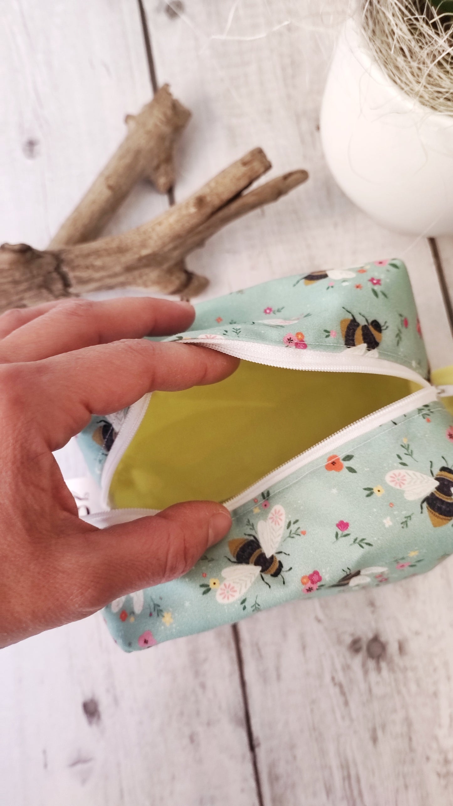 BEAUTY CASE | Api in fiore