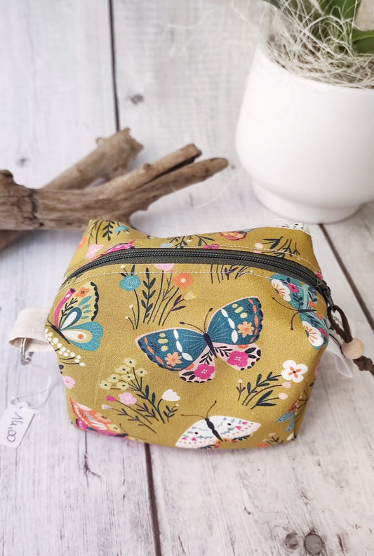 BEAUTY CASE | Farfalle e fiori