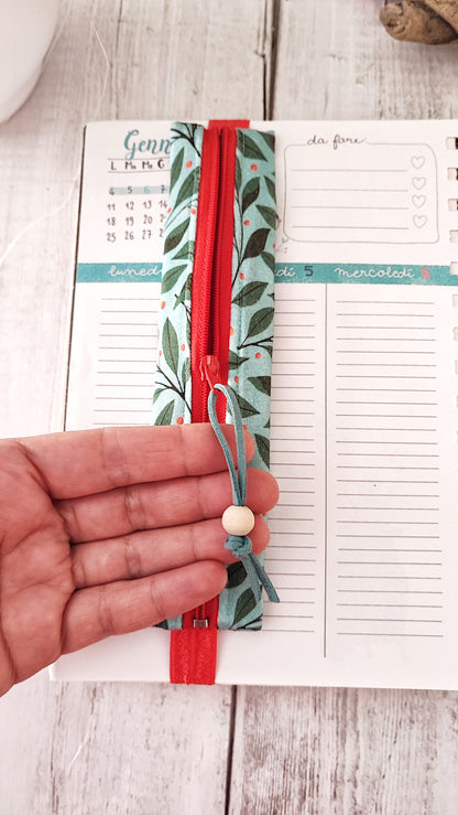 ASTUCCIO CON ELASTICO PER AGENDA | 6X17 cm, Fantasia bacche e foglie