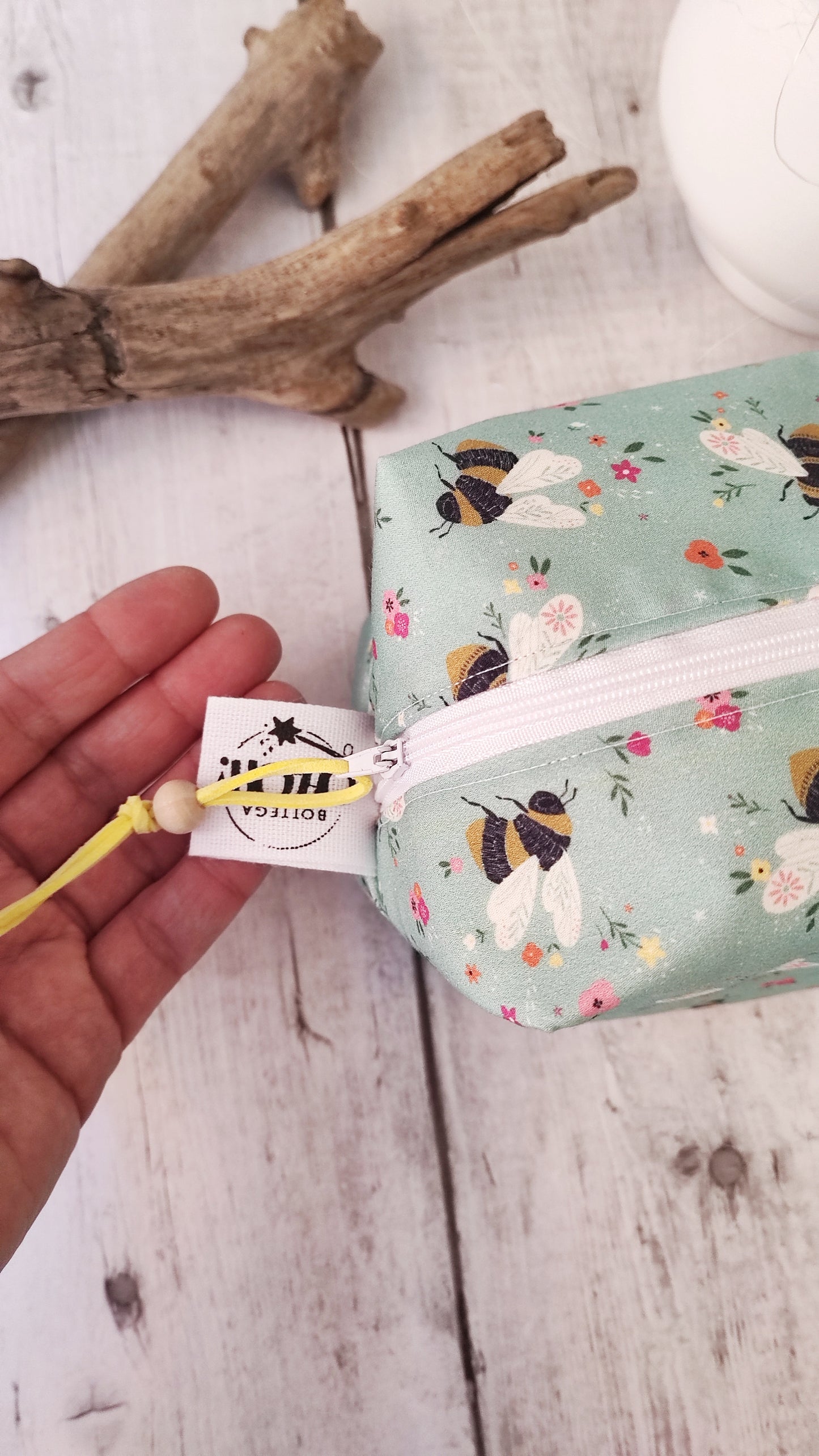 BEAUTY CASE | Api in fiore